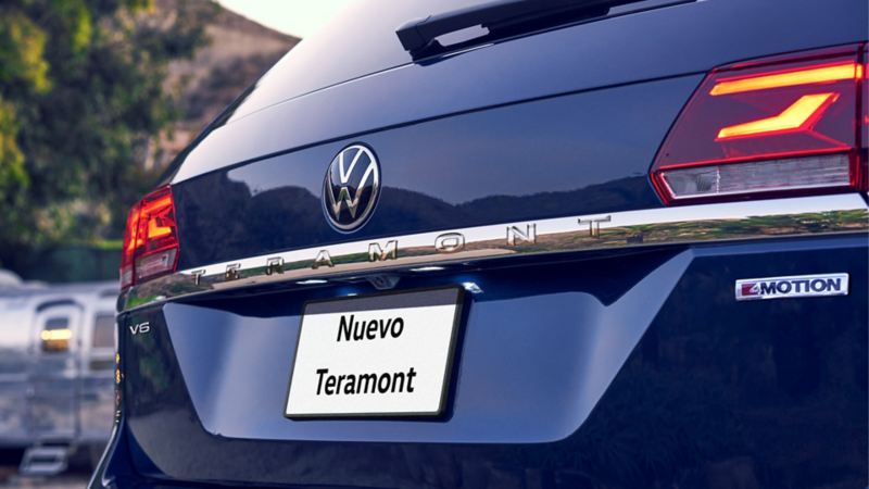 Nuevo logo Volkswagen en parrilla delantera y cajuela